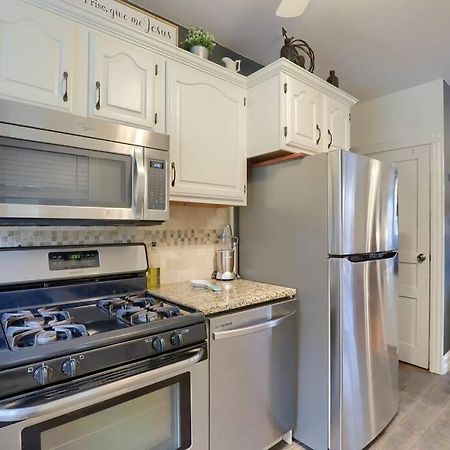 Rare City Home W/ Backyard Fire-Pit & Hottub Lancaster Eksteriør billede