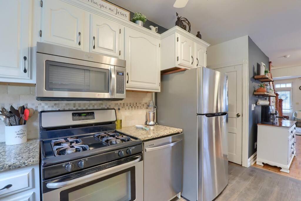 Rare City Home W/ Backyard Fire-Pit & Hottub Lancaster Eksteriør billede