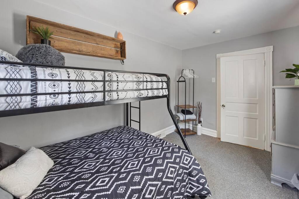 Rare City Home W/ Backyard Fire-Pit & Hottub Lancaster Eksteriør billede