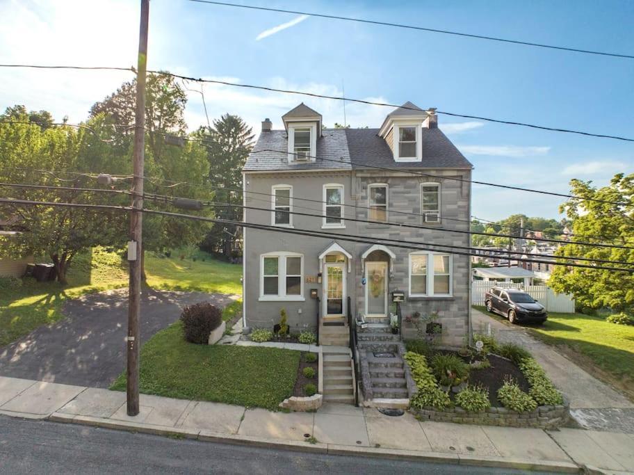 Rare City Home W/ Backyard Fire-Pit & Hottub Lancaster Eksteriør billede