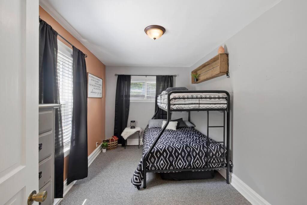 Rare City Home W/ Backyard Fire-Pit & Hottub Lancaster Eksteriør billede