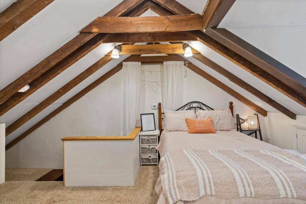 Rare City Home W/ Backyard Fire-Pit & Hottub Lancaster Eksteriør billede