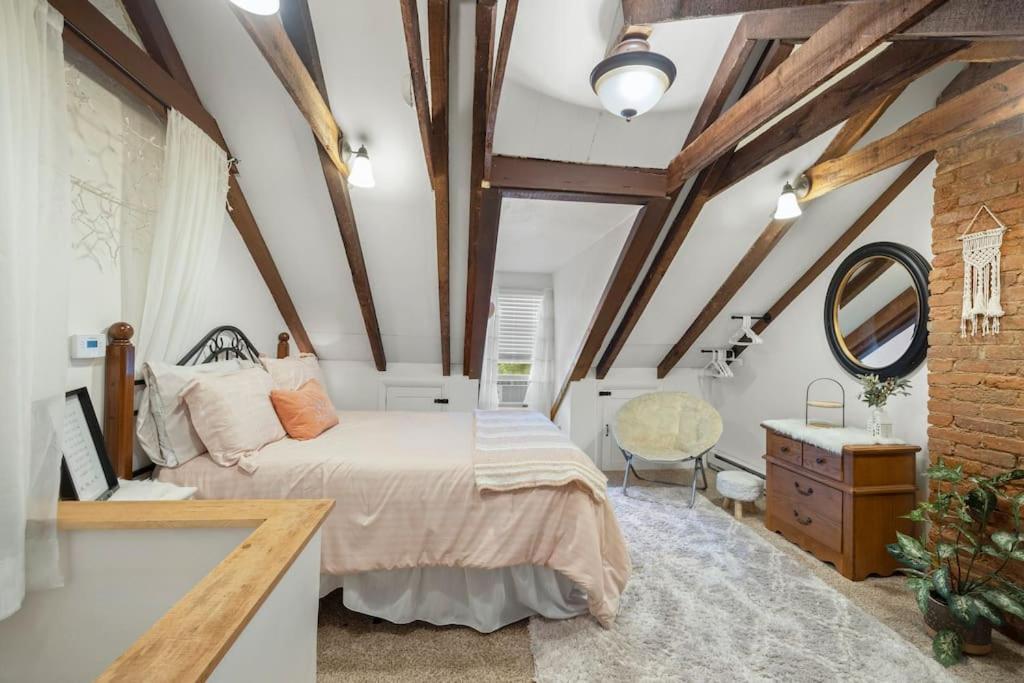 Rare City Home W/ Backyard Fire-Pit & Hottub Lancaster Eksteriør billede