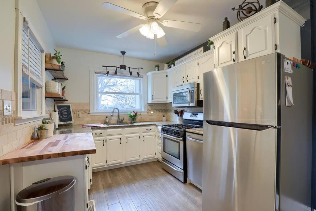 Rare City Home W/ Backyard Fire-Pit & Hottub Lancaster Eksteriør billede